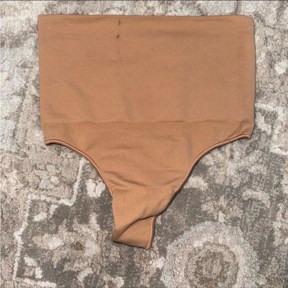 SKIMS sculpting thing size S/M NWOT
